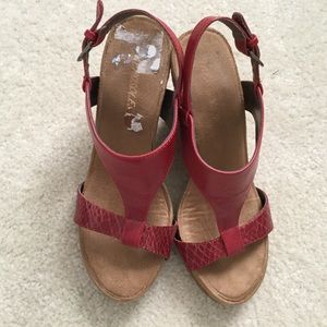 Aerosoles Red Wedges Sz 8 in excellent condition